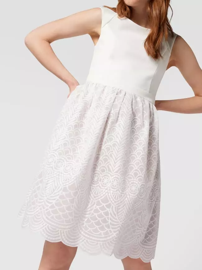 Apart Glamour Brautkleid Mit Stickereien - Offwhite 5 Apart Glamour Brautkleid Mit Stickereien - Offwhite – Bild 3