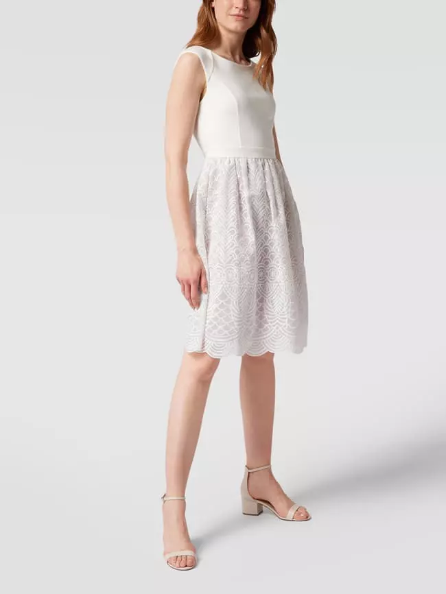 Apart Glamour Brautkleid Mit Stickereien - Offwhite 3 Apart Glamour Brautkleid Mit Stickereien - Offwhite