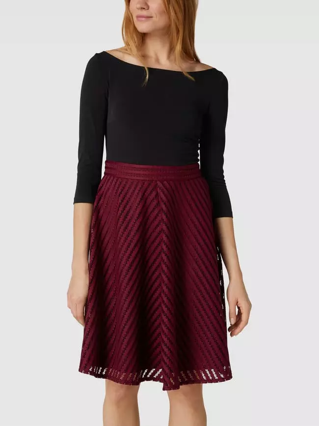 Swing Cocktailkleid In Two-Tone-Machart - Bordeaux Rot 6 Swing Cocktailkleid In Two-Tone-Machart - Bordeaux Rot – Bild 4