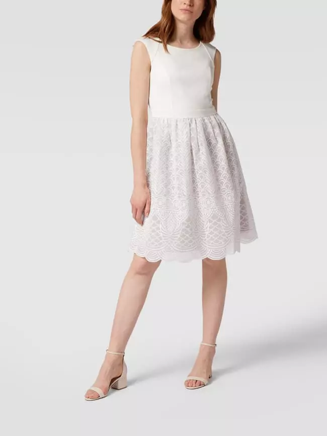 Apart Glamour Brautkleid Mit Stickereien - Offwhite 6 Apart Glamour Brautkleid Mit Stickereien - Offwhite – Bild 4