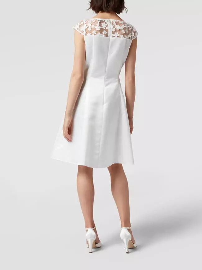 Swing Brautkleid Mit Floralem Besatz - Offwhite 7 Swing Brautkleid Mit Floralem Besatz - Offwhite – Bild 5