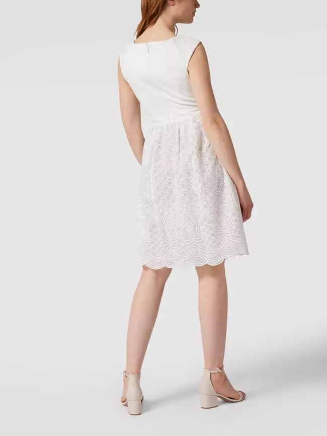 Apart Glamour Brautkleid Mit Stickereien - Offwhite 7 Apart Glamour Brautkleid Mit Stickereien - Offwhite – Bild 5