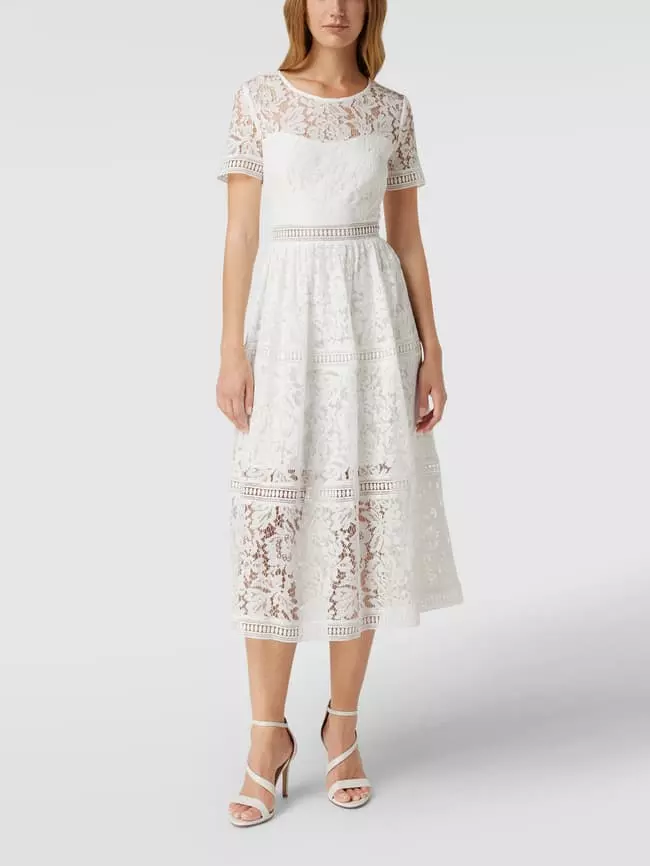 Apart Glamour Kurzärmeliges Brautkleid Mit Floralen Stickereien - Offwhite 6 Apart Glamour Kurzärmeliges Brautkleid Mit Floralen Stickereien - Offwhite – Bild 4