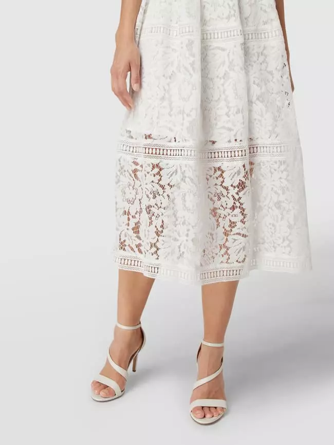 Apart Glamour Kurzärmeliges Brautkleid Mit Floralen Stickereien - Offwhite 5 Apart Glamour Kurzärmeliges Brautkleid Mit Floralen Stickereien - Offwhite – Bild 3