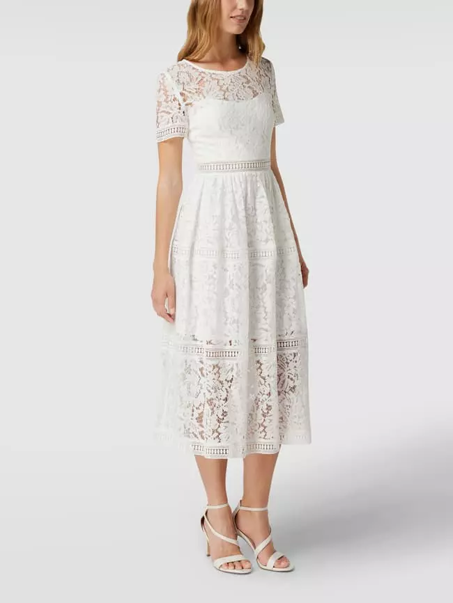 Apart Glamour Kurzärmeliges Brautkleid Mit Floralen Stickereien - Offwhite 3 Apart Glamour Kurzärmeliges Brautkleid Mit Floralen Stickereien - Offwhite