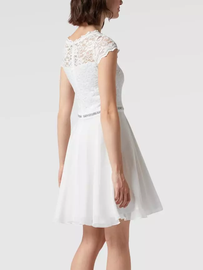 Swing Brautkleid Mit Floralen Stickereien Und Ziersteinen - Offwhite 7 Swing Brautkleid Mit Floralen Stickereien Und Ziersteinen - Offwhite – Bild 5