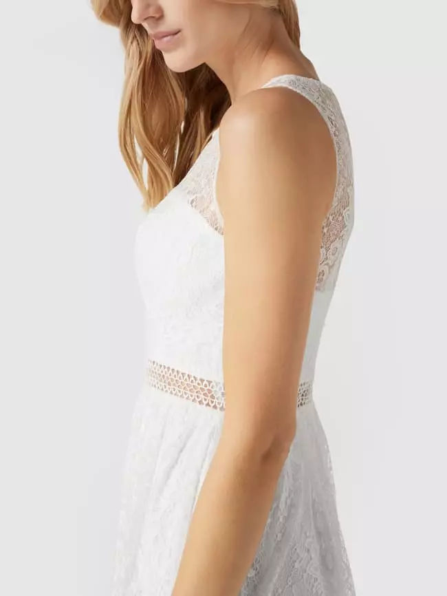 Unique Brautkleid Mit Floraler Spitze - Offwhite 5 Unique Brautkleid Mit Floraler Spitze - Offwhite – Bild 3