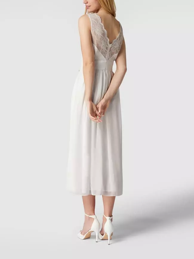 Swing Brautkleid Mit Taillenpasse Und Floralen Stickereien - Offwhite 7 Swing Brautkleid Mit Taillenpasse Und Floralen Stickereien - Offwhite – Bild 5